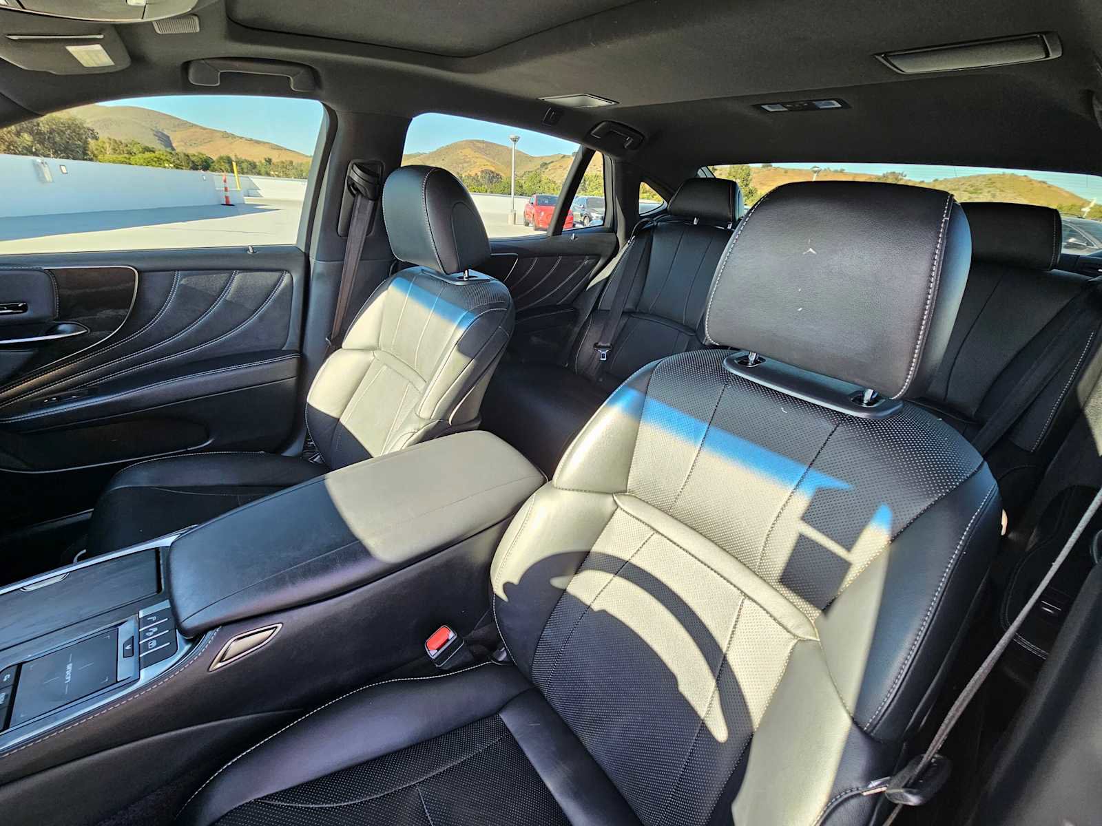 Used 2022 Lexus LS 500 w/ Cold Weather Package (CK) RWD image 21