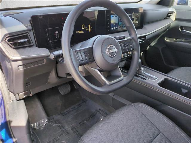 Used 2025 Nissan Kicks SV image 9