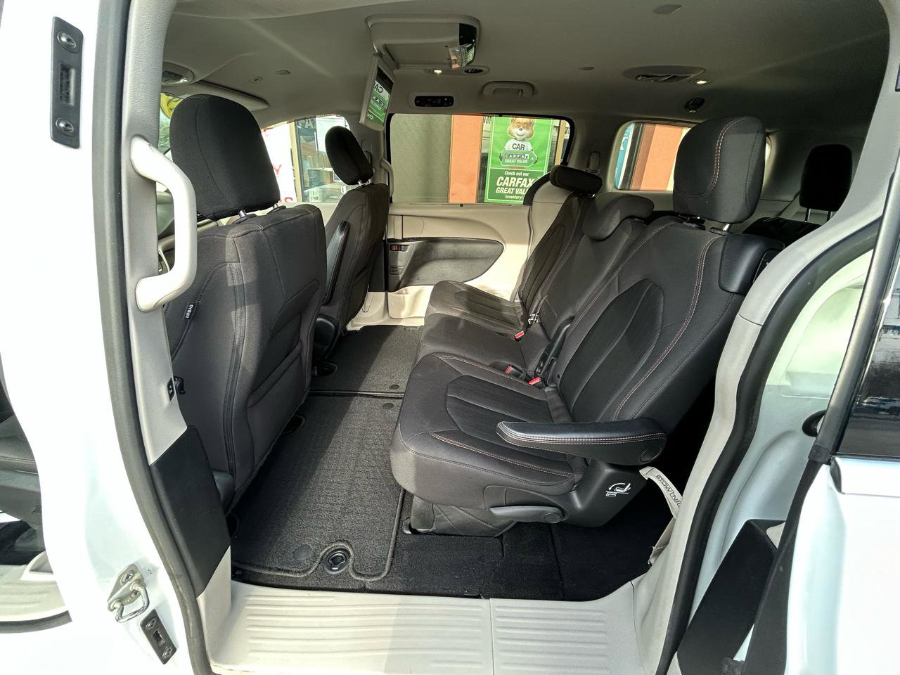 Used 2019 Chrysler Pacifica Touring Plus w/ Tire & Wheel Group image 17