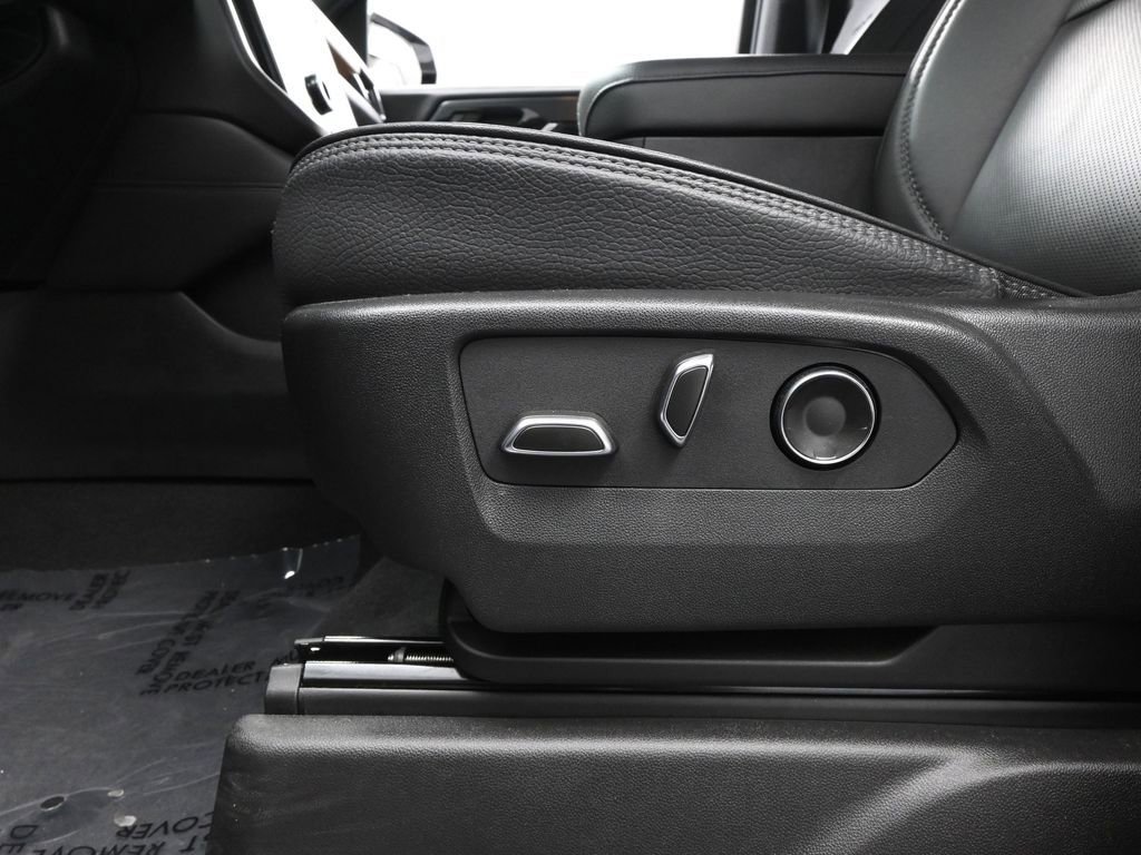Used 2025 GMC Yukon XL Denali image 33