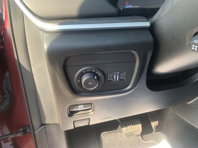 Used 2025 Jeep Grand Cherokee Limited w/ Luxury Tech Group II image 13