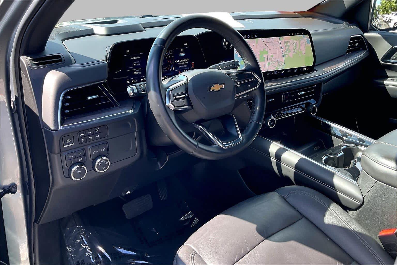 Used 2025 Chevrolet Suburban LT AWD/4WD image 14
