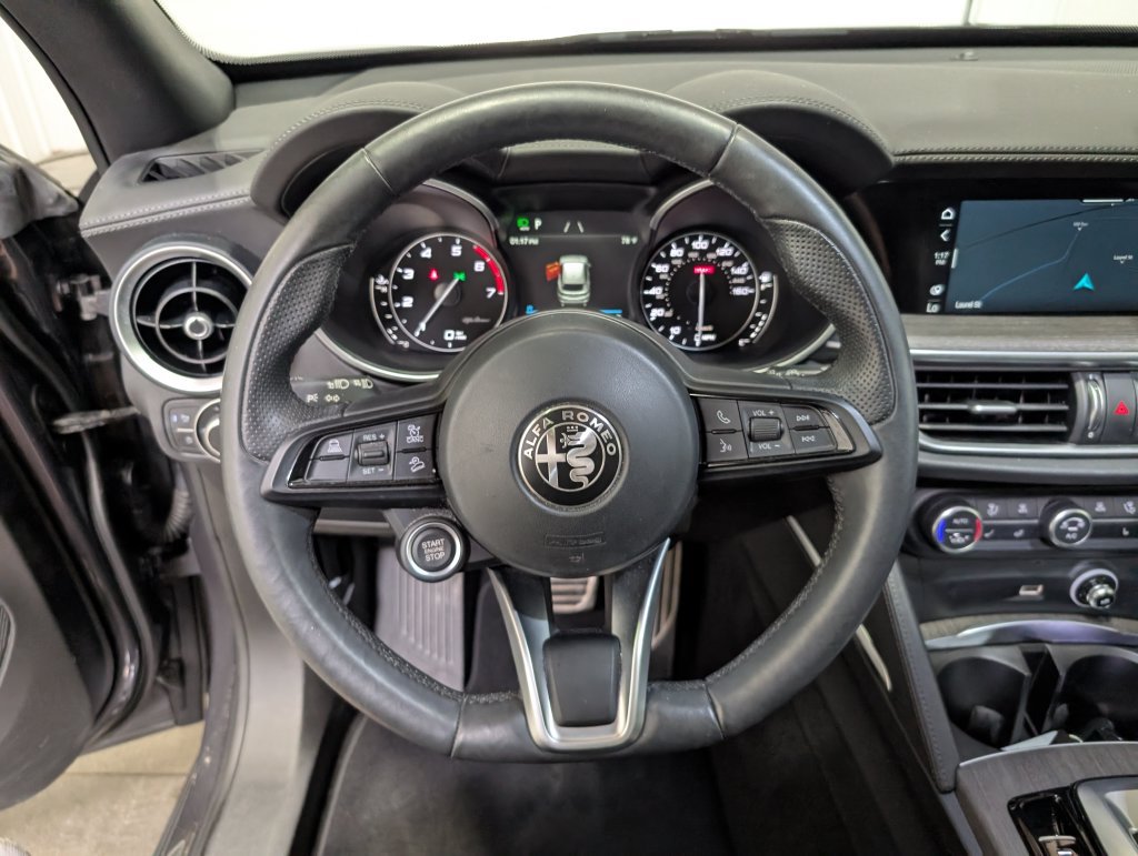 Used 2023 Alfa Romeo Stelvio Ti AWD/4WD image 18