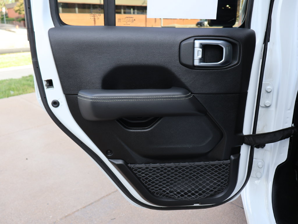 Used 2023 Jeep Wrangler Unlimited Sahara AWD/4WD image 14