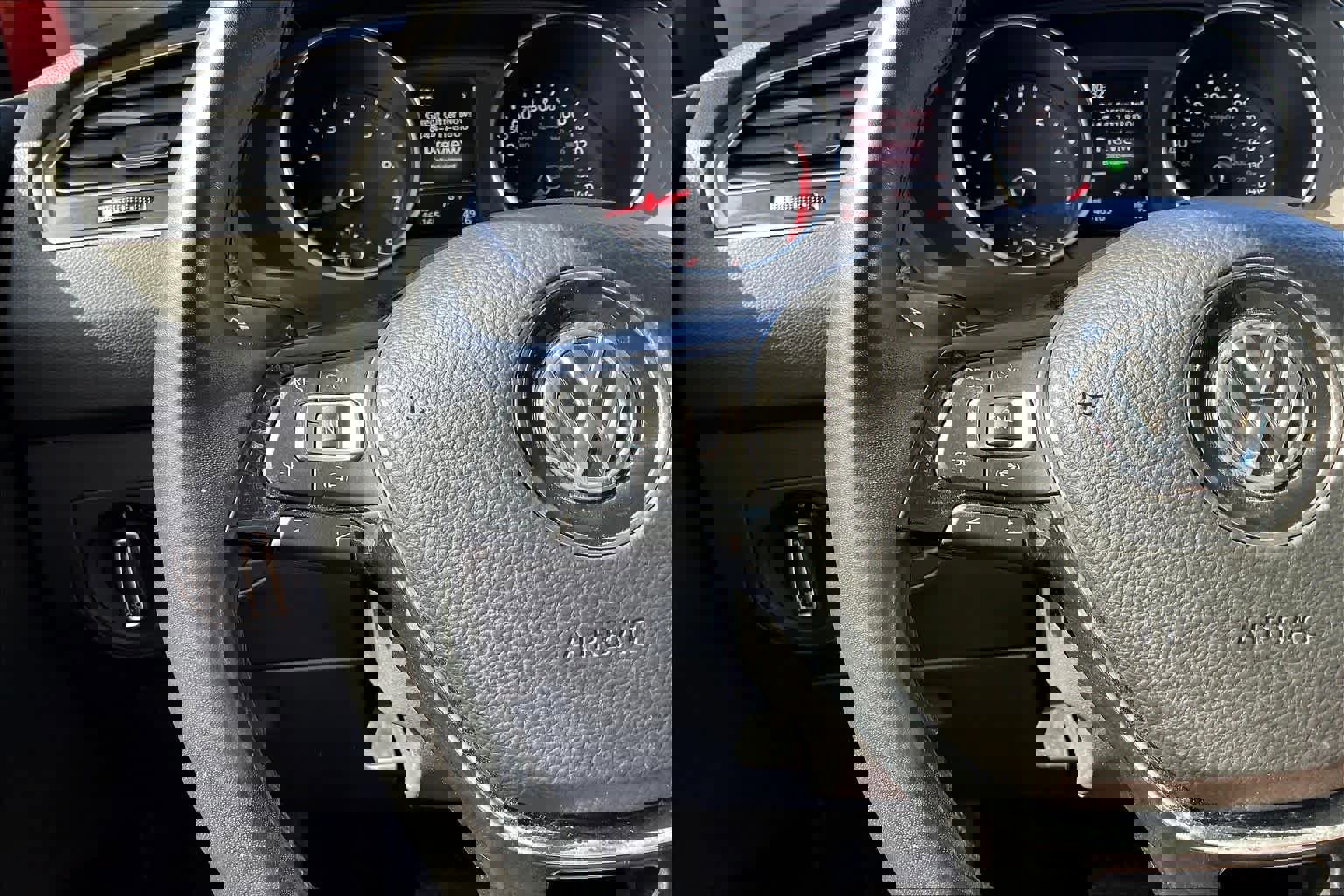 Used 2019 Volkswagen Tiguan SE w/ Panoramic Sunroof Package image 17