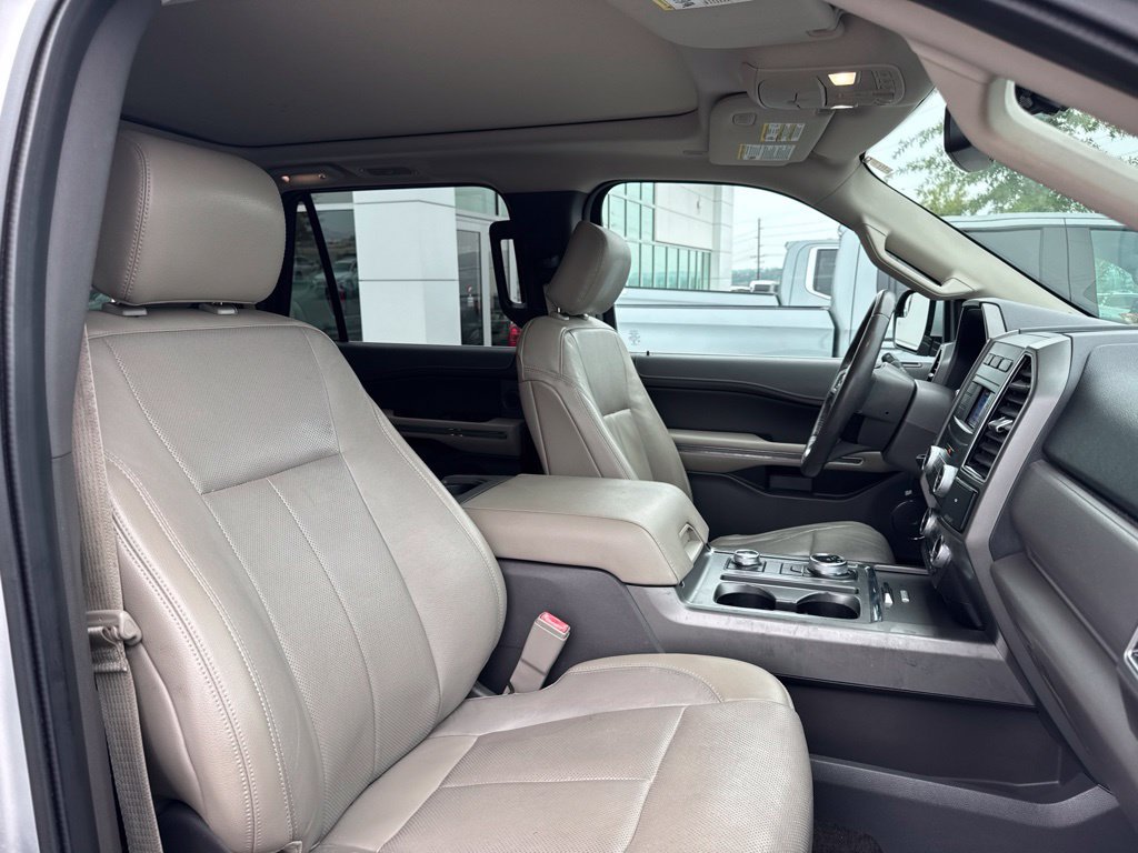 Used 2018 Ford Expedition Max XLT w/ Equipment Group 201A AWD/4WD image 14