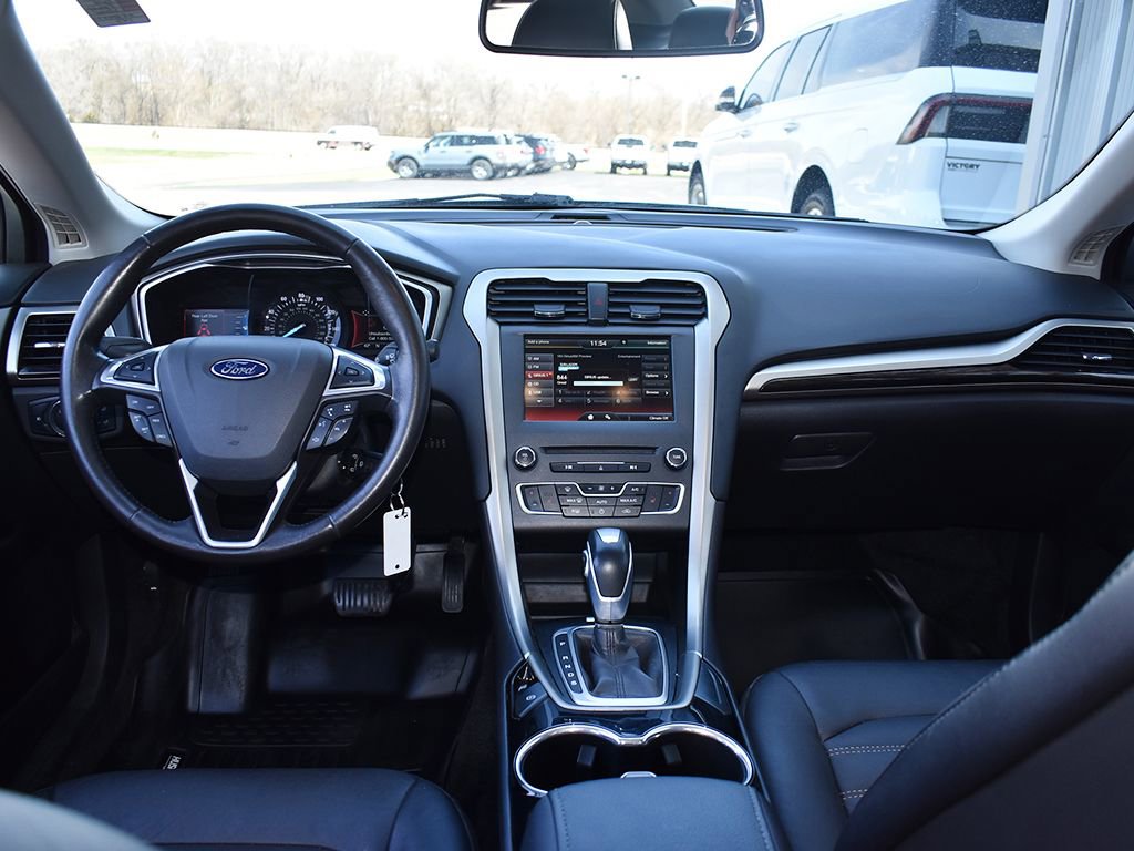 Used 2016 Ford Fusion SE w/ Equipment Group 202A image 4