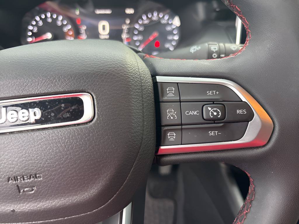 Used 2025 Jeep Compass Trailhawk AWD/4WD image 15
