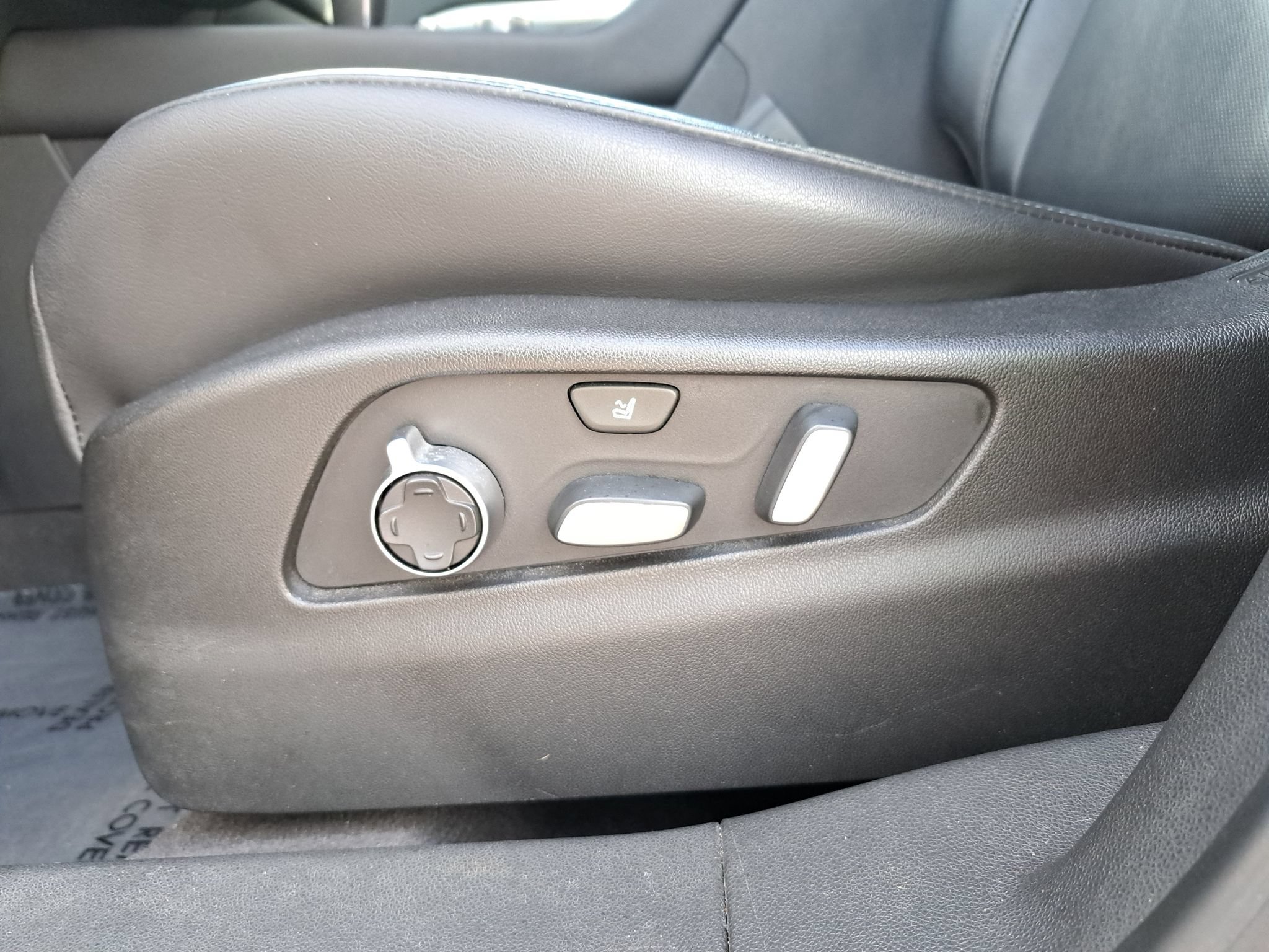 Used 2019 Cadillac XT4 Premium Luxury AWD/4WD image 29