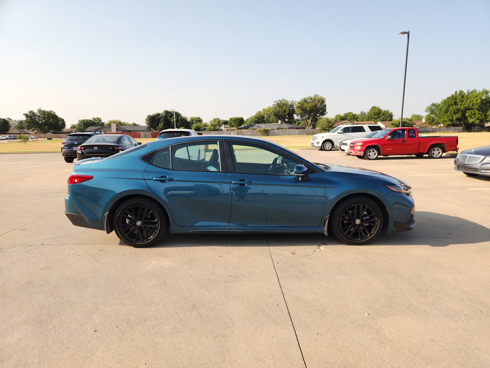 Used 2025 Toyota Camry SE w/ Convenience Package FWD image 7