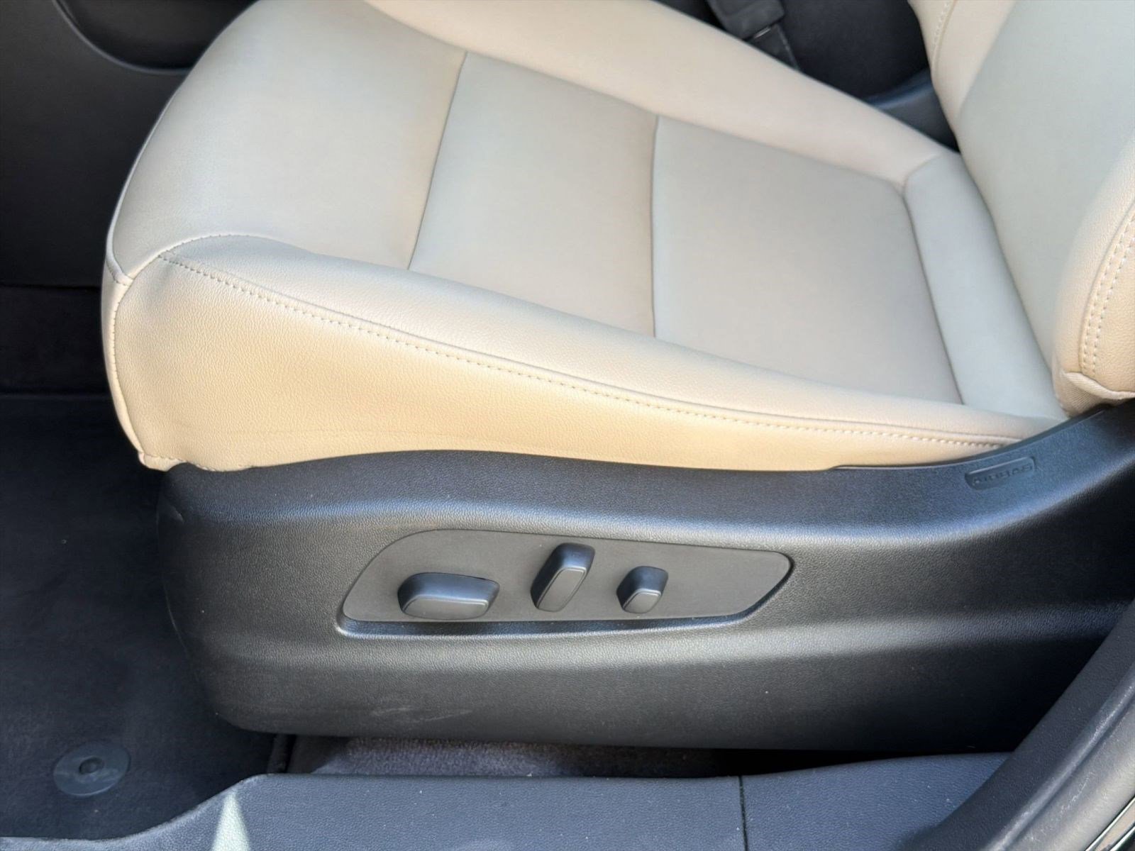 Certified 2024 Cadillac XT4 Luxury FWD image 13