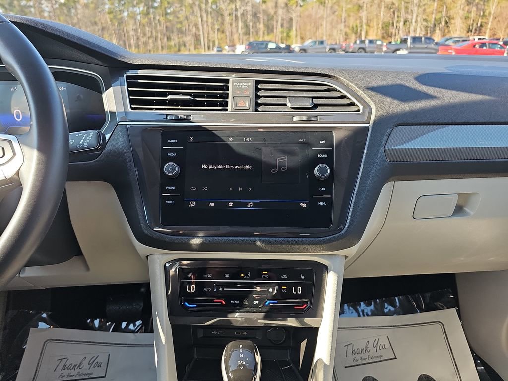Used 2024 Volkswagen Tiguan SE image 25