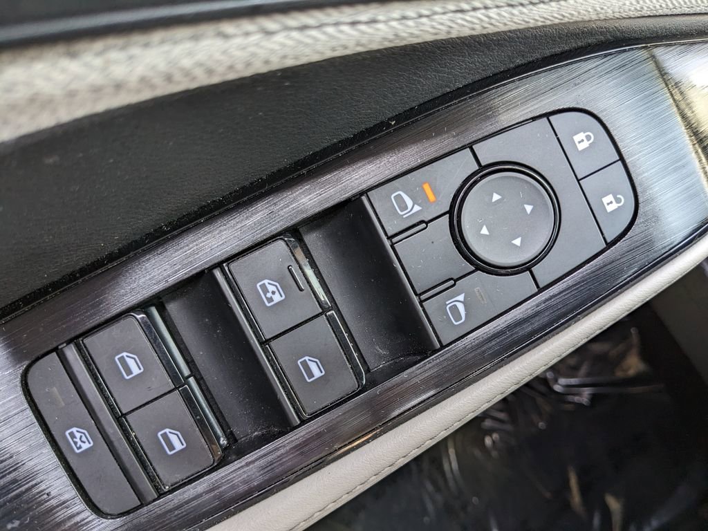 Used 2023 Nissan Rogue SV FWD image 47