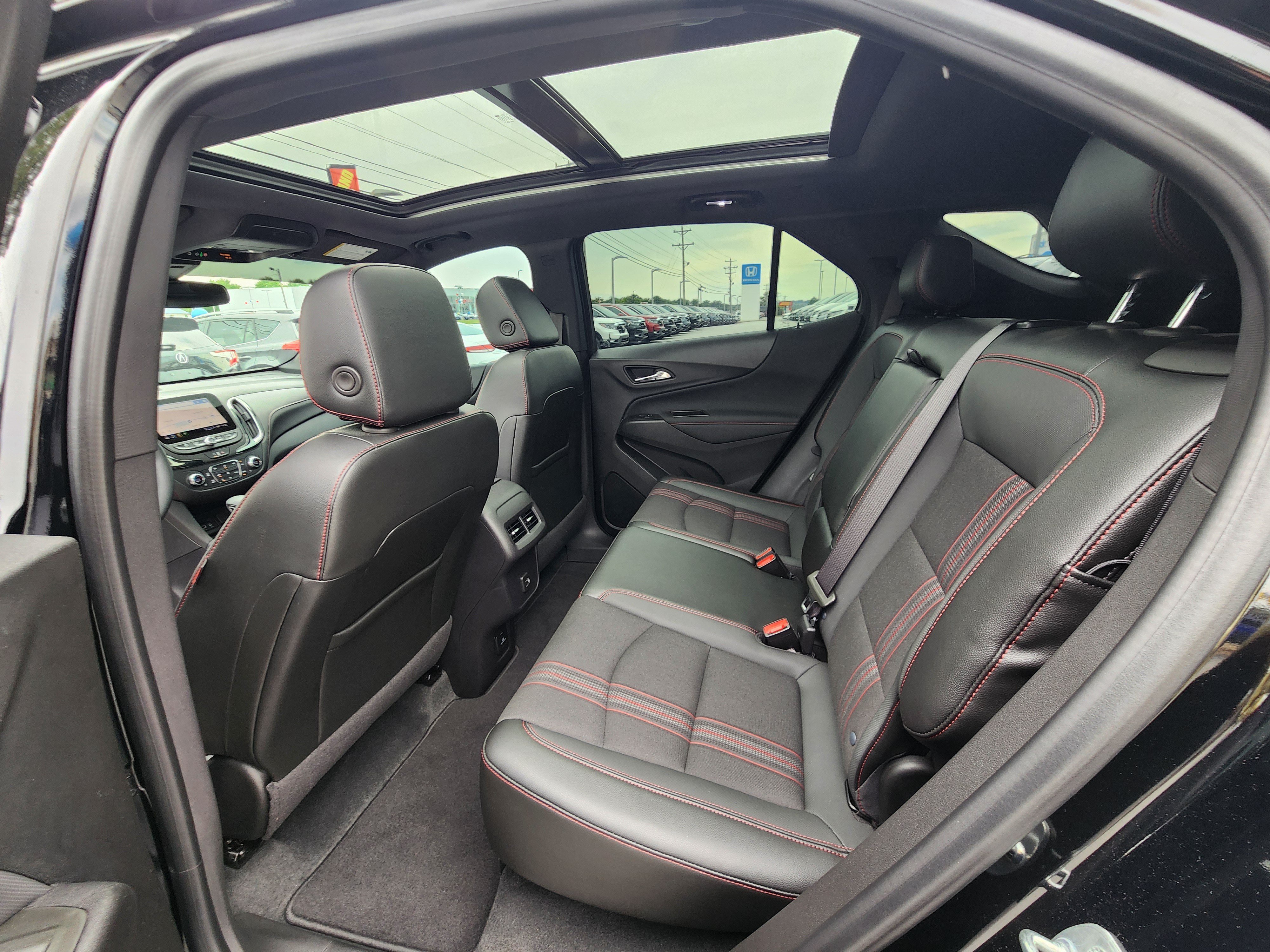 Used 2024 Chevrolet Equinox RS FWD image 17