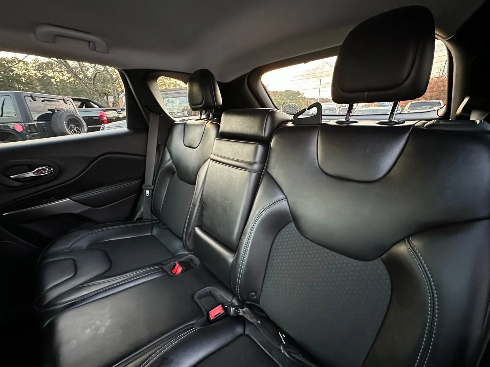Used 2019 Jeep Cherokee Latitude Plus AWD/4WD image 20