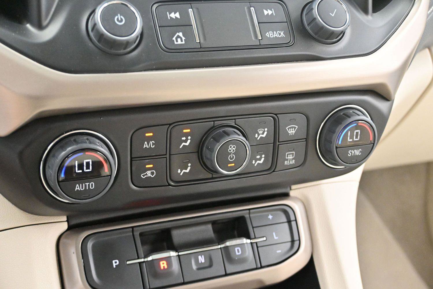Used 2023 GMC Acadia Denali w/ Denali Ultimate Package FWD image 27