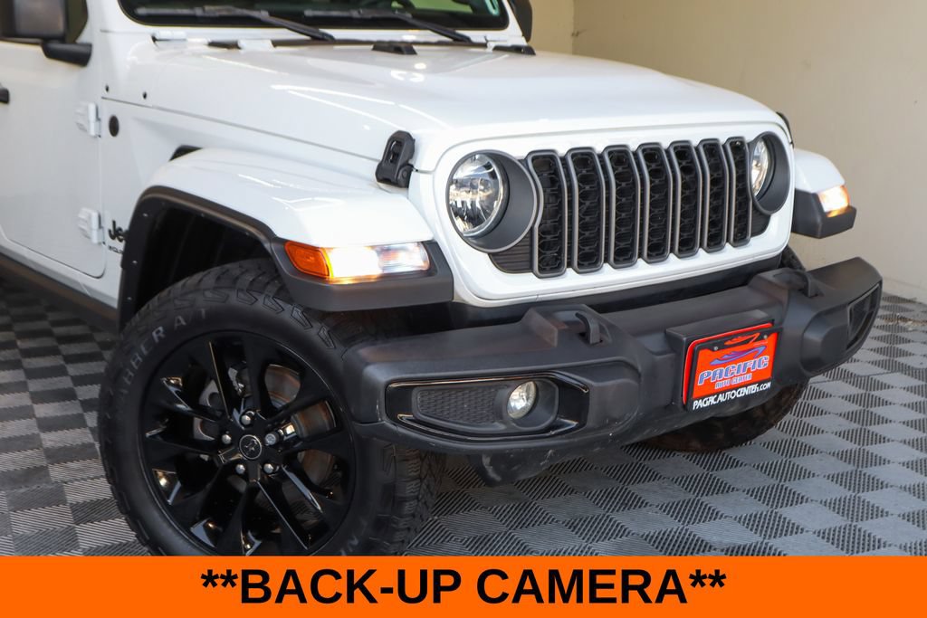 Used 2025 Jeep Gladiator Sport AWD/4WD image 3