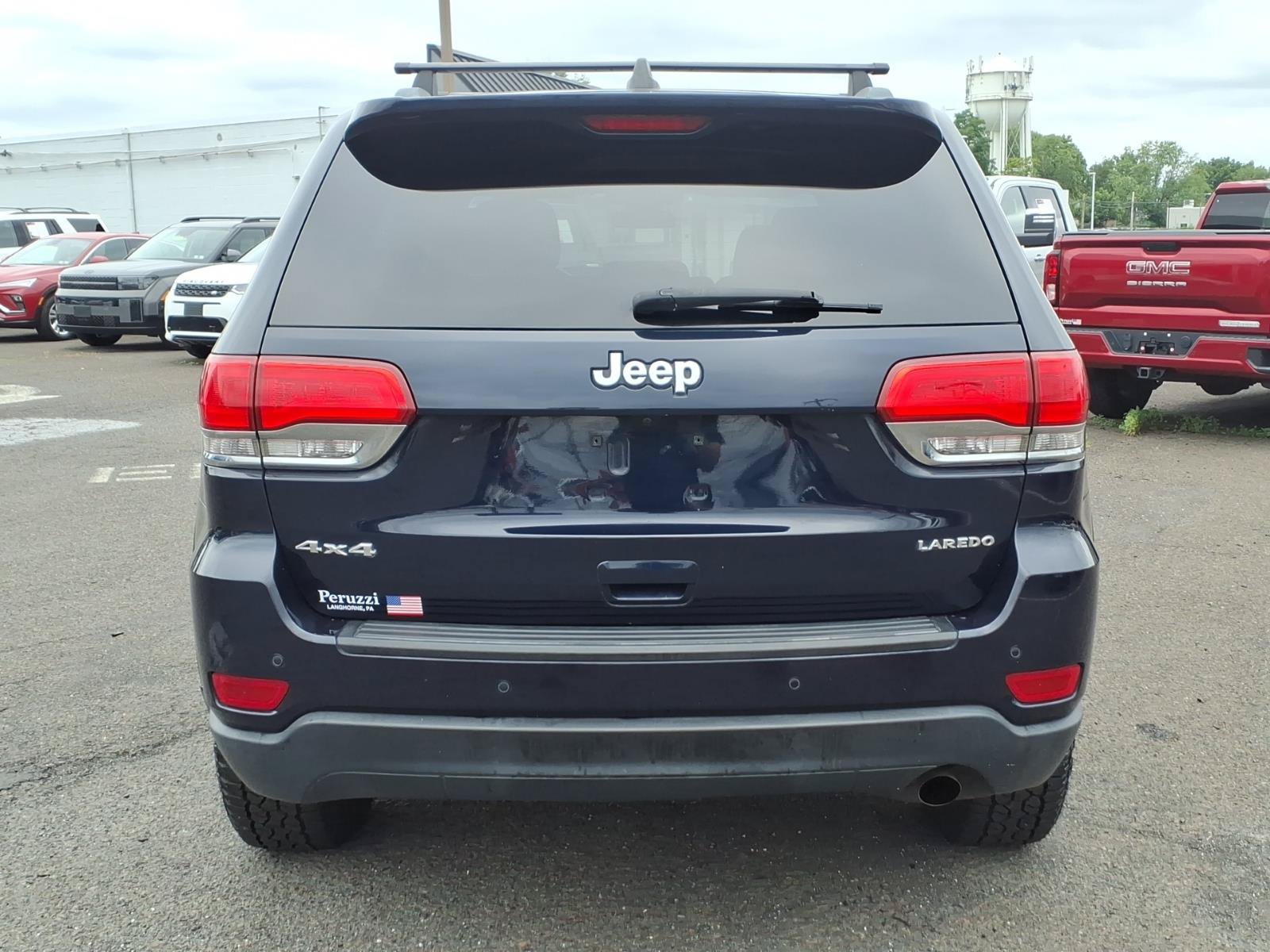 Used 2018 Jeep Grand Cherokee Laredo AWD/4WD image 4