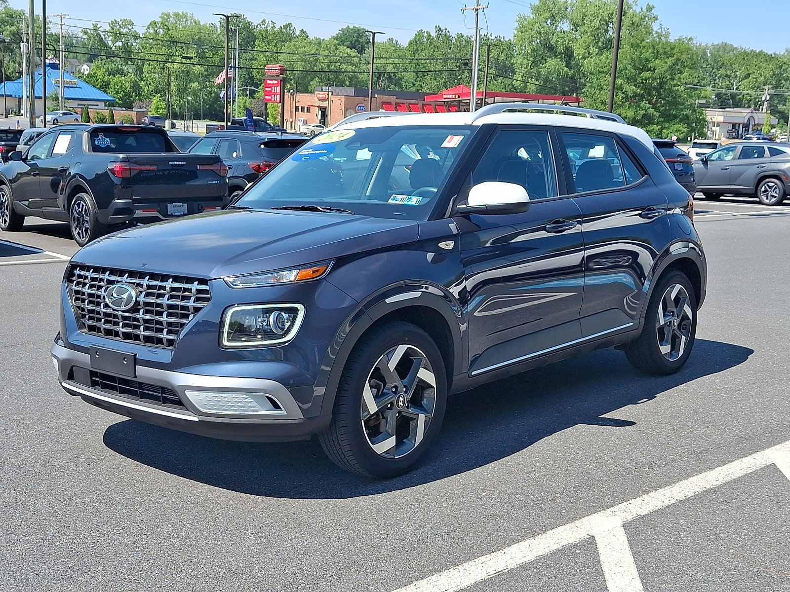 Used 2024 Hyundai Venue Limited FWD image 3