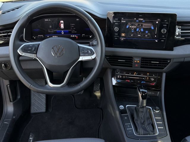 Used 2025 Volkswagen Jetta SE image 9