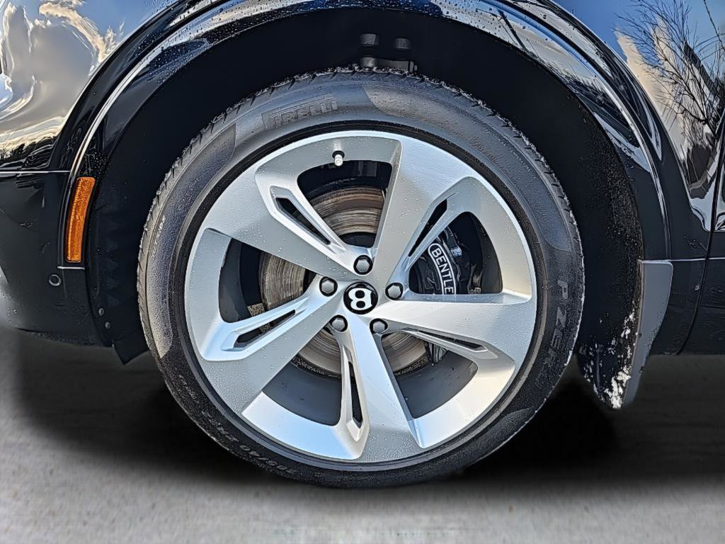 Used 2022 Bentley Bentayga image 6