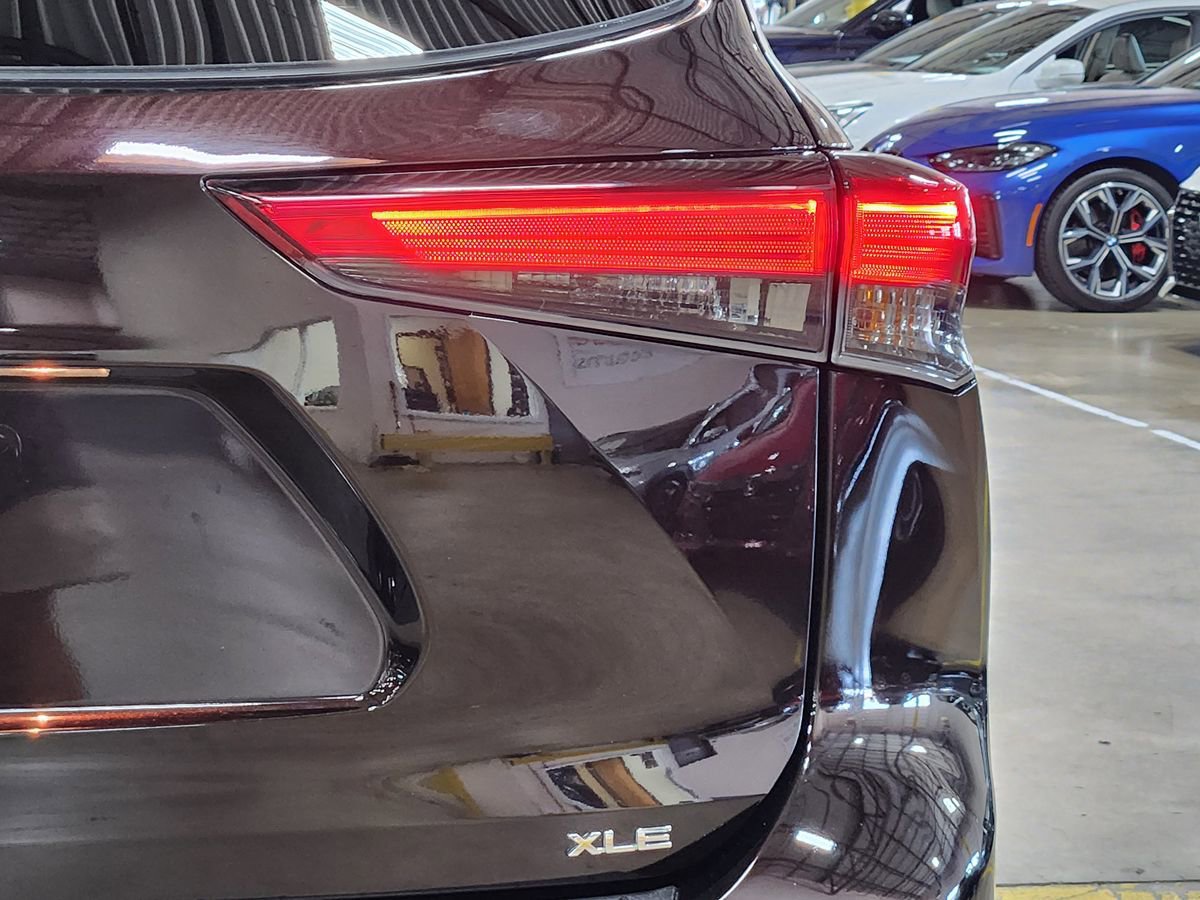 Used 2022 Toyota Highlander XLE FWD image 22