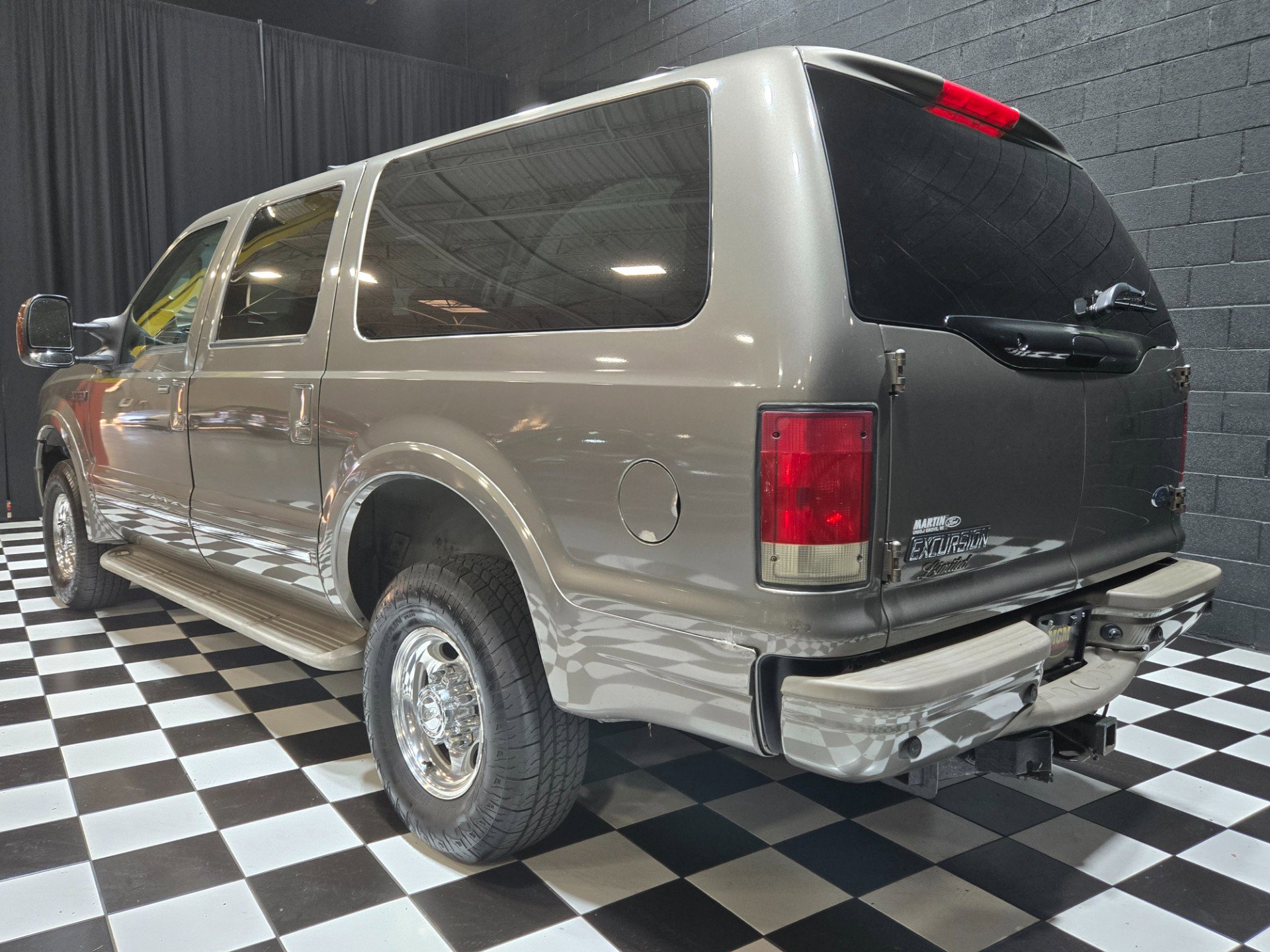 Used 2005 Ford Excursion Limited image 36
