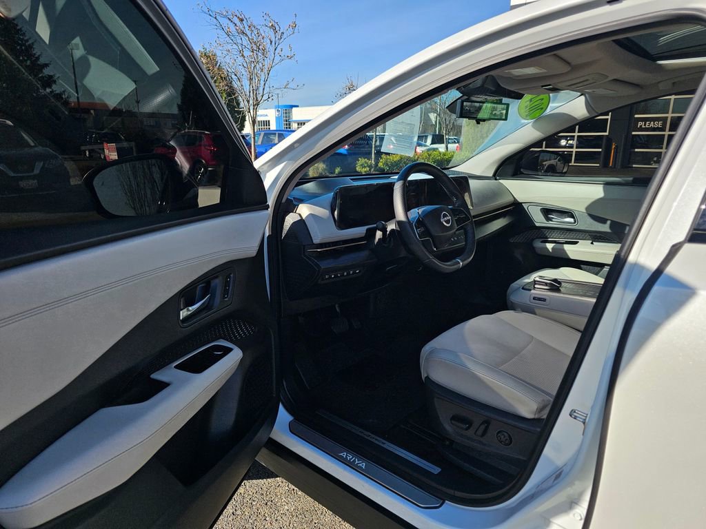 Used 2024 Nissan Ariya AWD image 16
