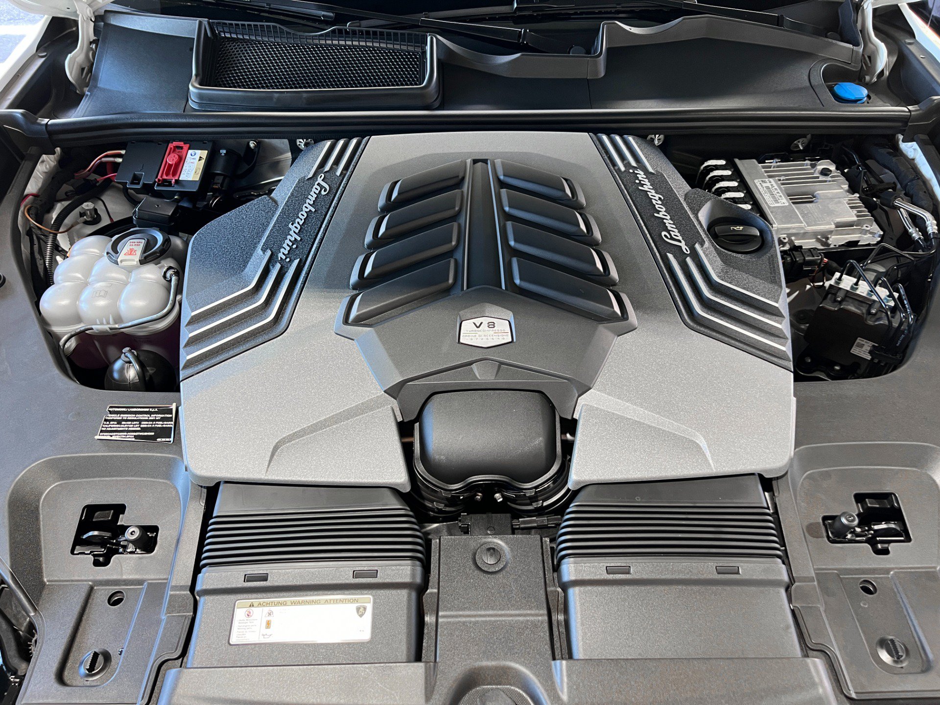 Used 2021 Lamborghini Urus AWD/4WD image 34