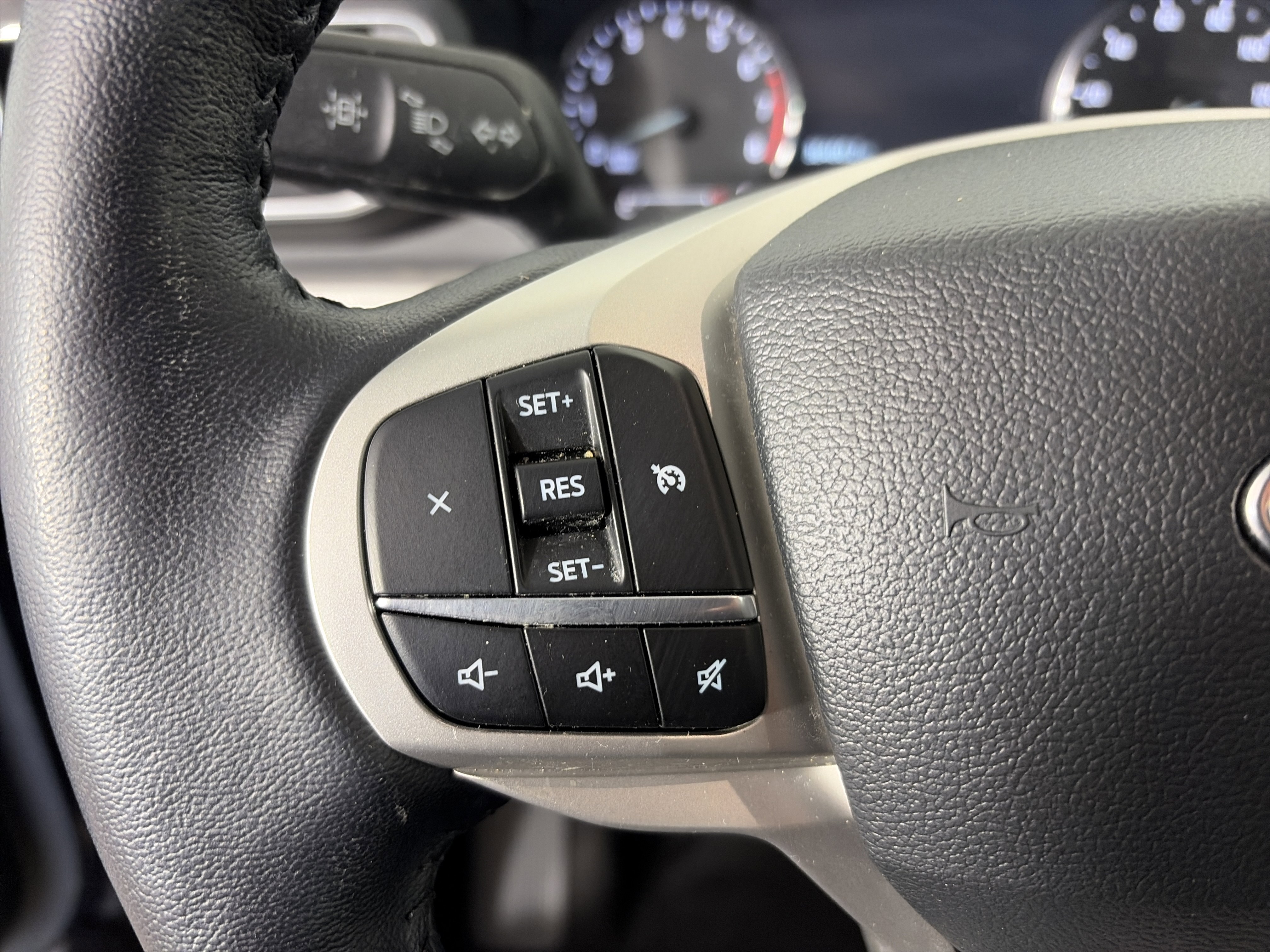 Used 2022 Ford Explorer XLT w/ Equipment Group 202A image 32