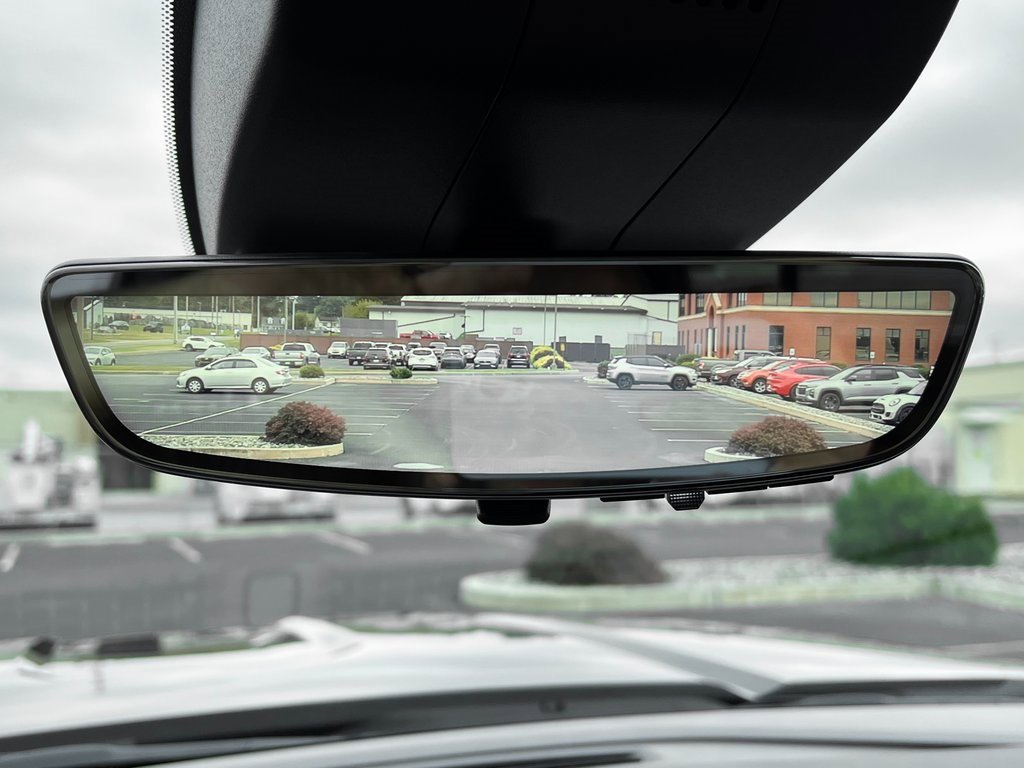Used 2025 GMC Sierra 3500 Denali Ultimate image 9
