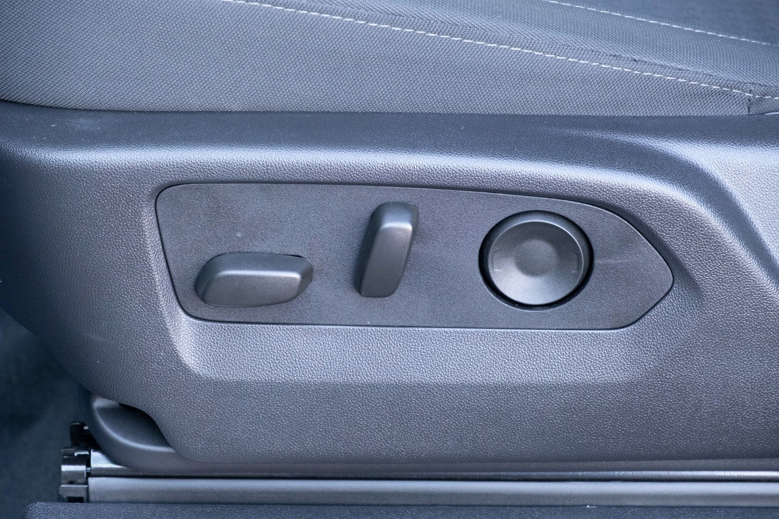 Used 2025 Chevrolet Silverado 1500 LT image 11