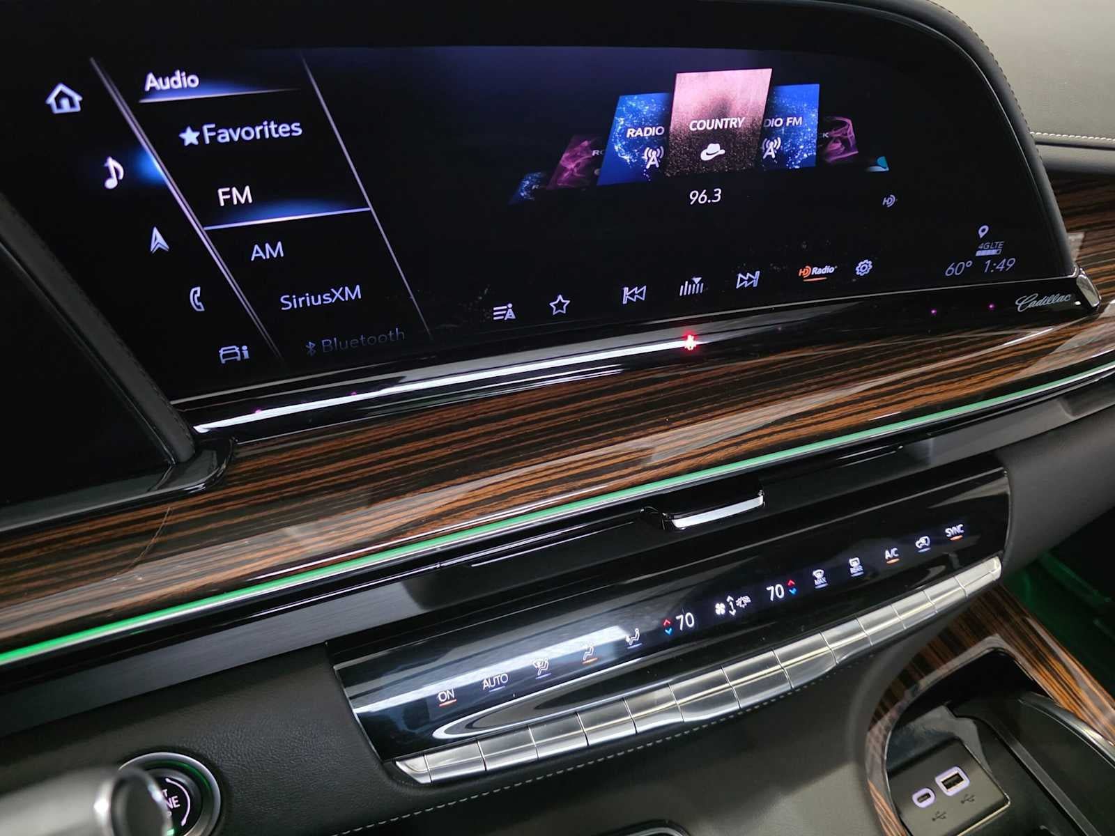 Certified 2021 Cadillac Escalade Premium Luxury w/ LPO, Illumination Package AWD/4WD image 27