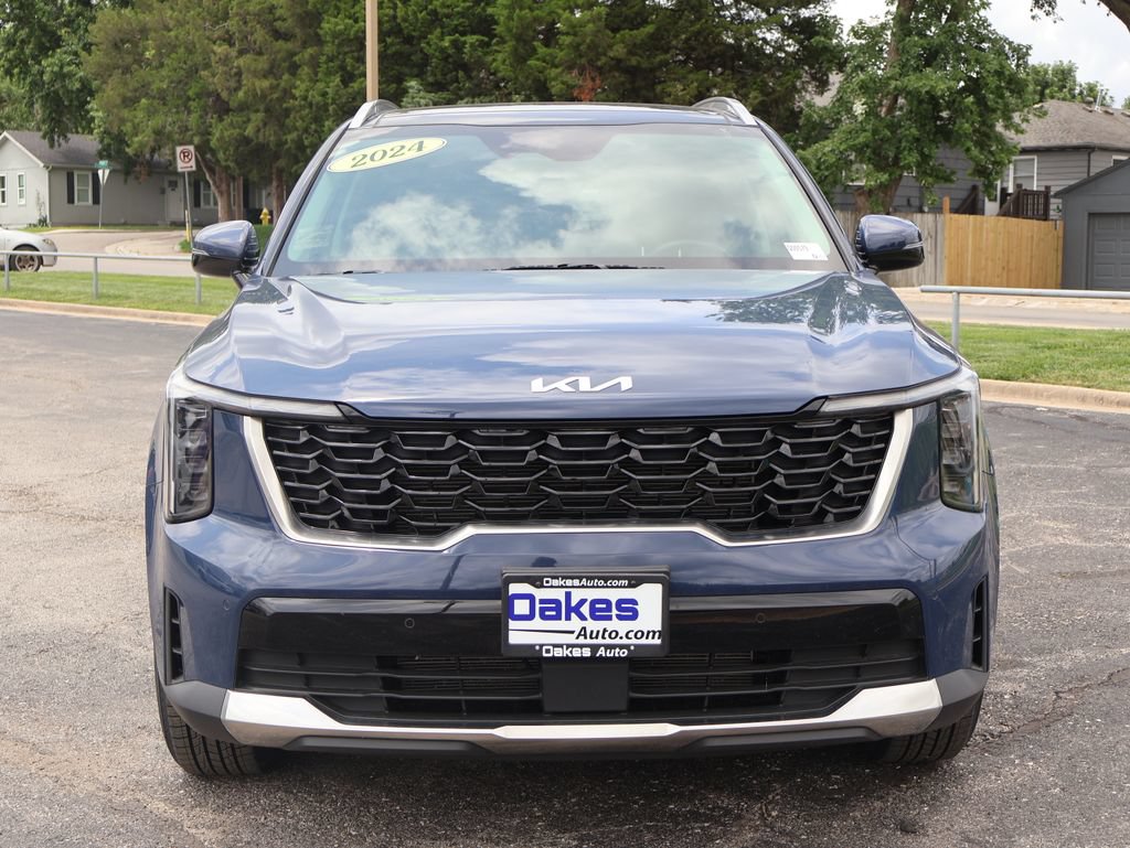 Certified 2024 Kia Sorento S w/ Panoramic Sunroof Package AWD/4WD image 2