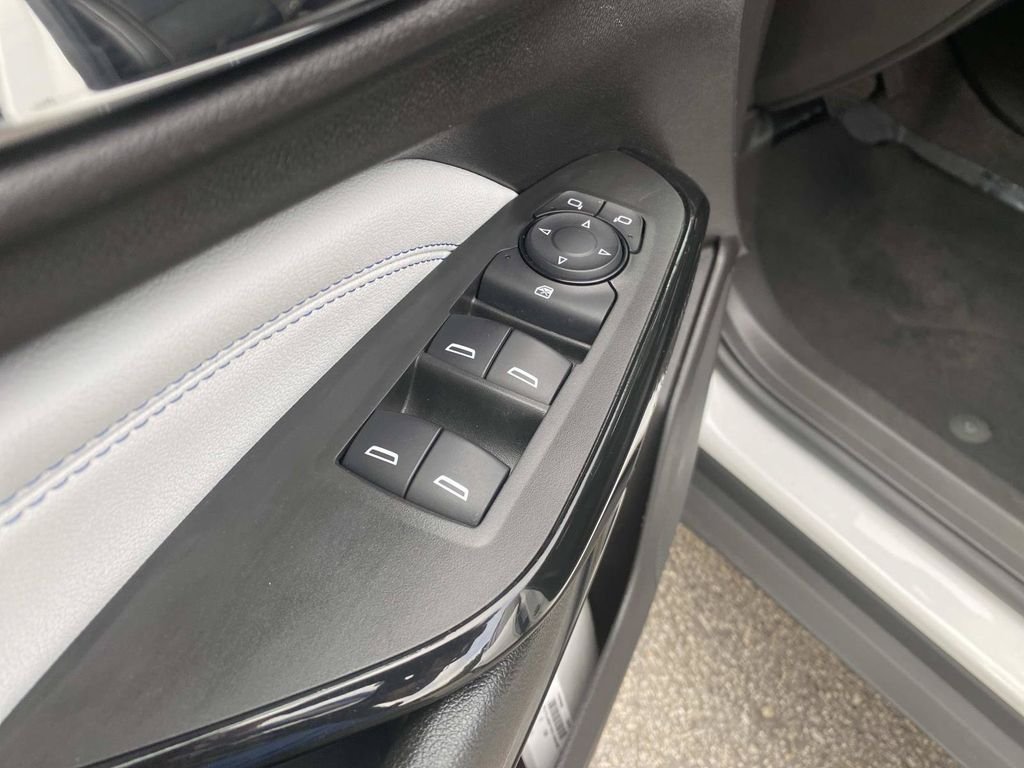 Used 2025 Chevrolet Trax LT FWD image 18