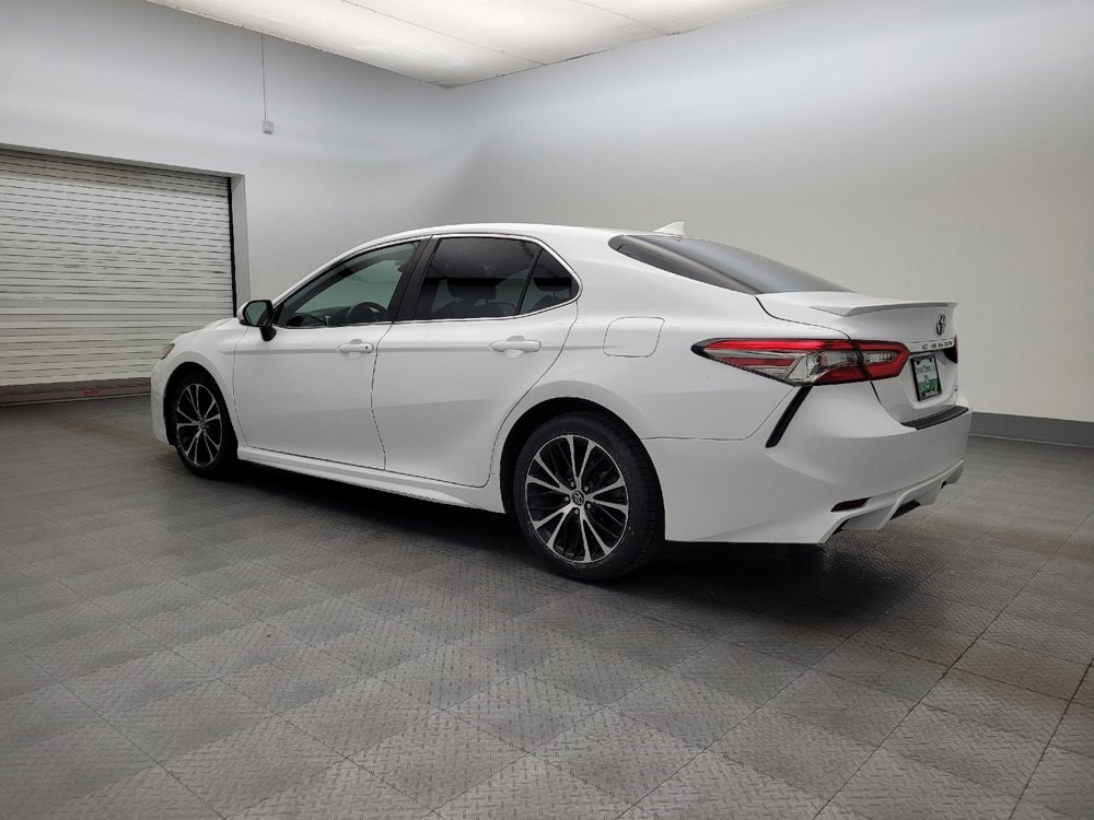 Used 2019 Toyota Camry SE image 3