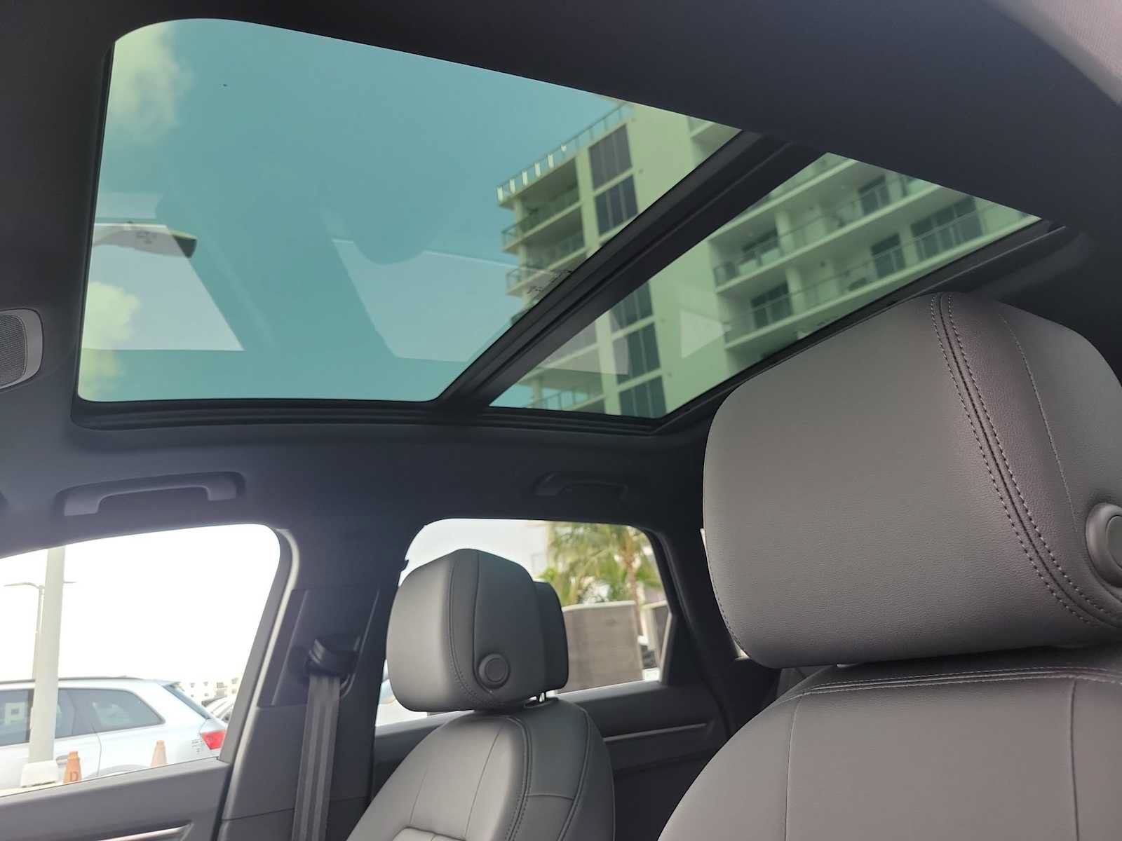 Certified 2025 Audi Q3 2.0T Premium AWD/4WD image 18