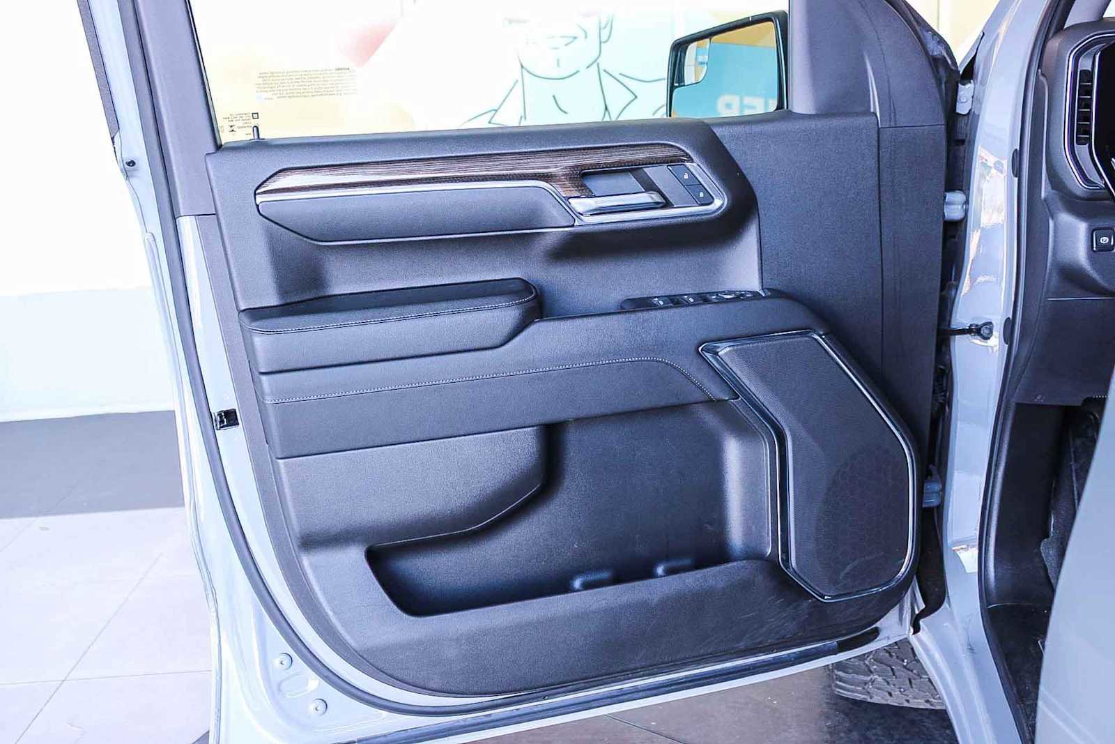 Used 2024 Chevrolet Silverado 1500 LT w/ Leather Package AWD/4WD image 21