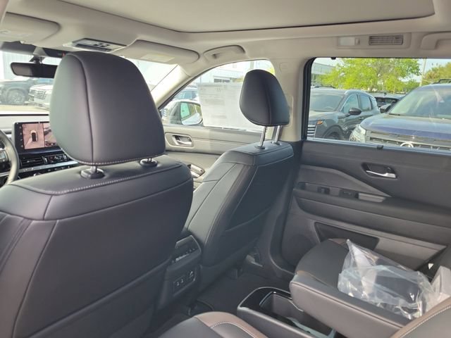 New 2026 Nissan Pathfinder Platinum FWD image 23