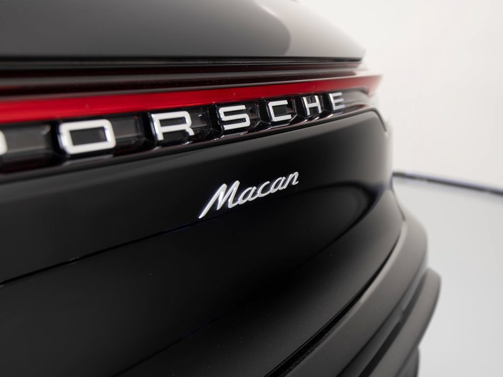 Certified 2026 Porsche Macan AWD/4WD image 41