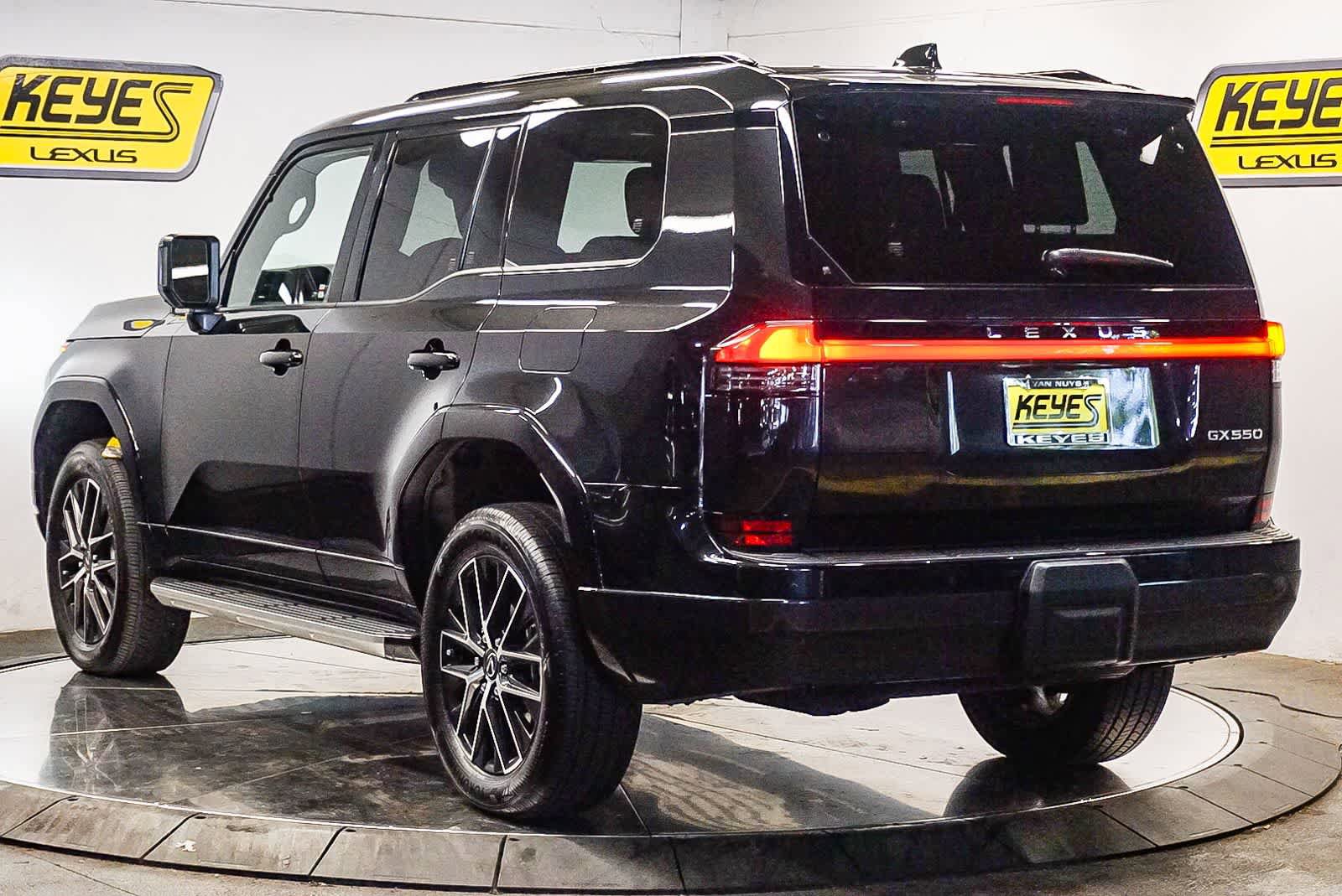 Used 2026 Lexus GX 550 w/ Accessory Package (ZB) AWD/4WD image 2