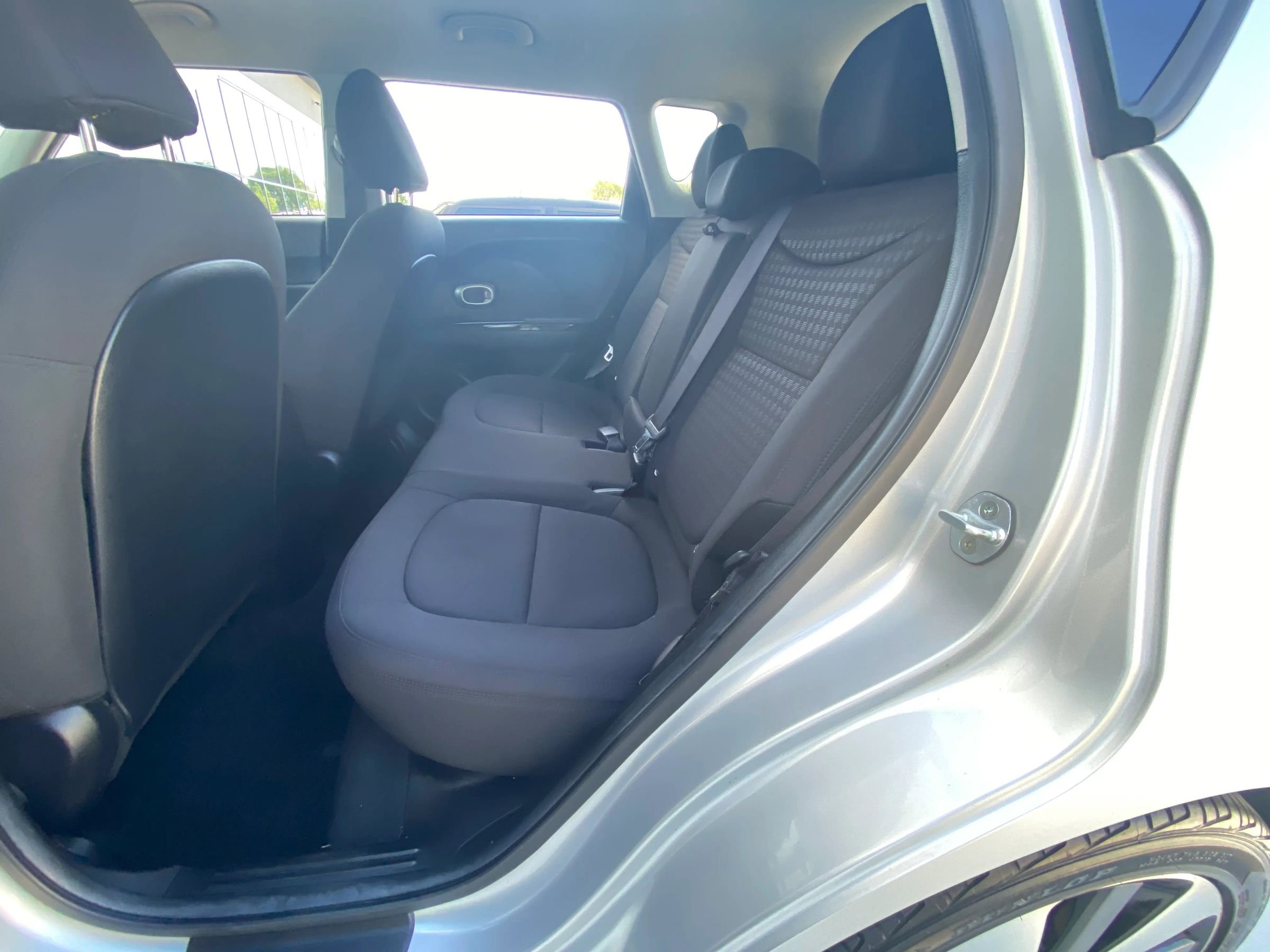 Used 2015 Kia Soul ! FWD image 24