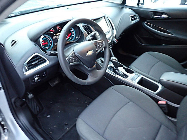 Used 2017 Chevrolet Cruze LT w/ Convenience Package image 21