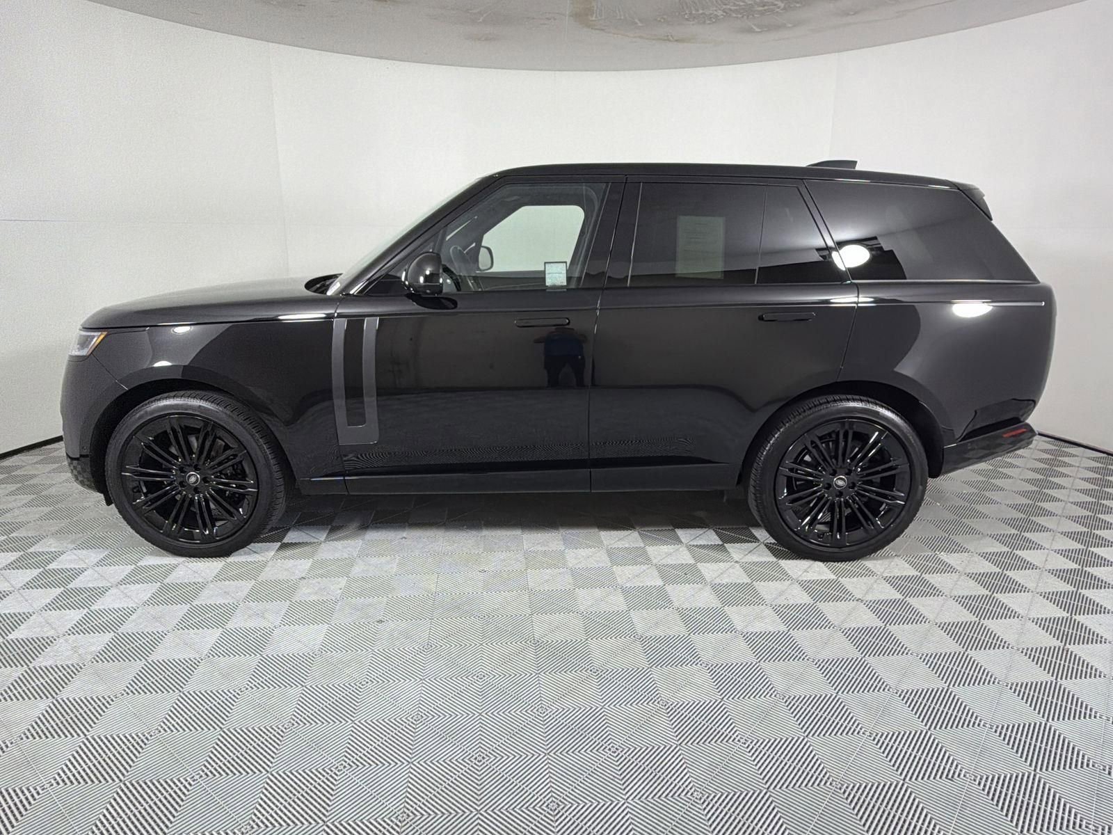 Certified 2025 Land Rover Range Rover SE image 2