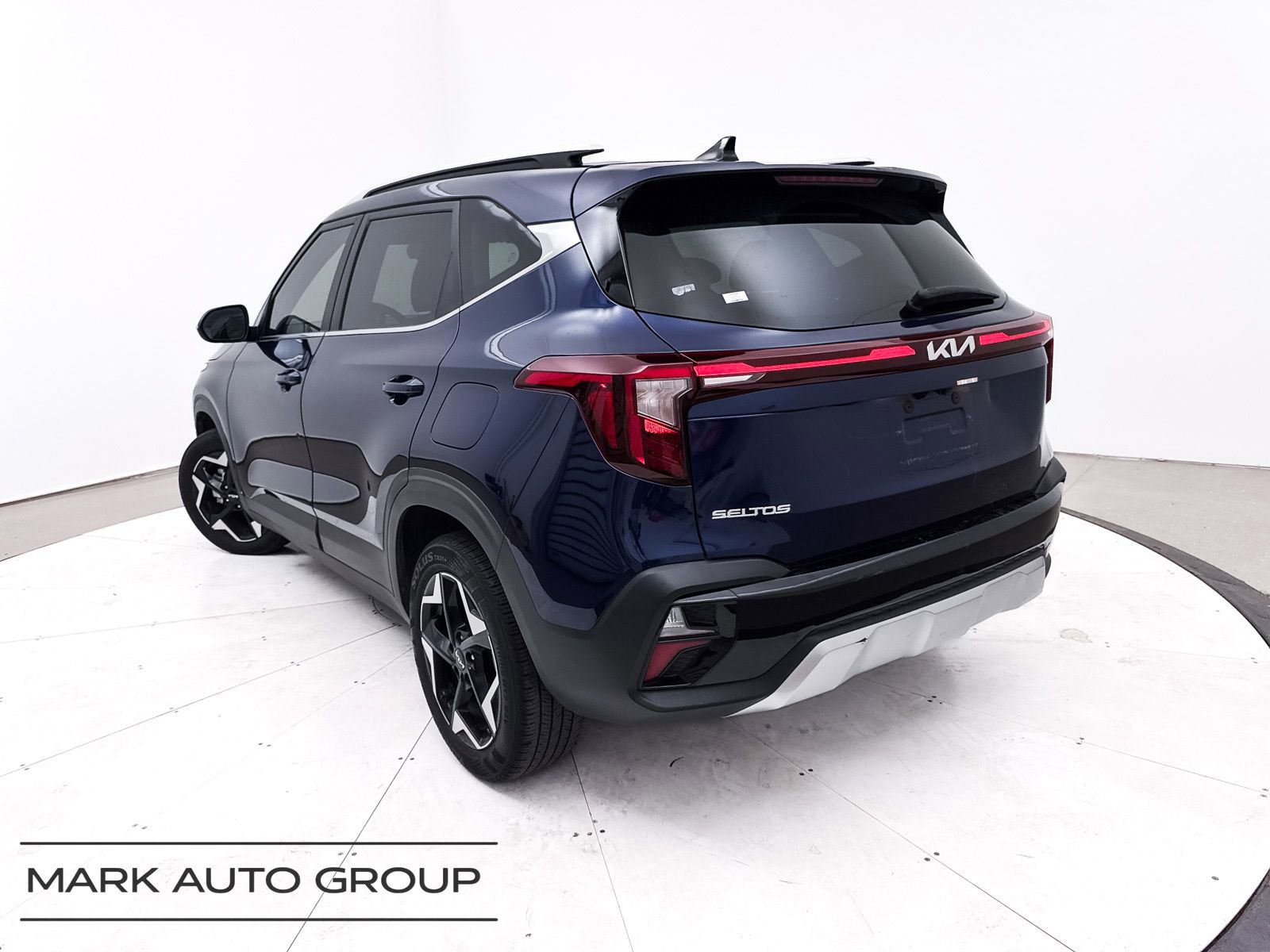 Certified 2024 Kia Seltos EX image 2