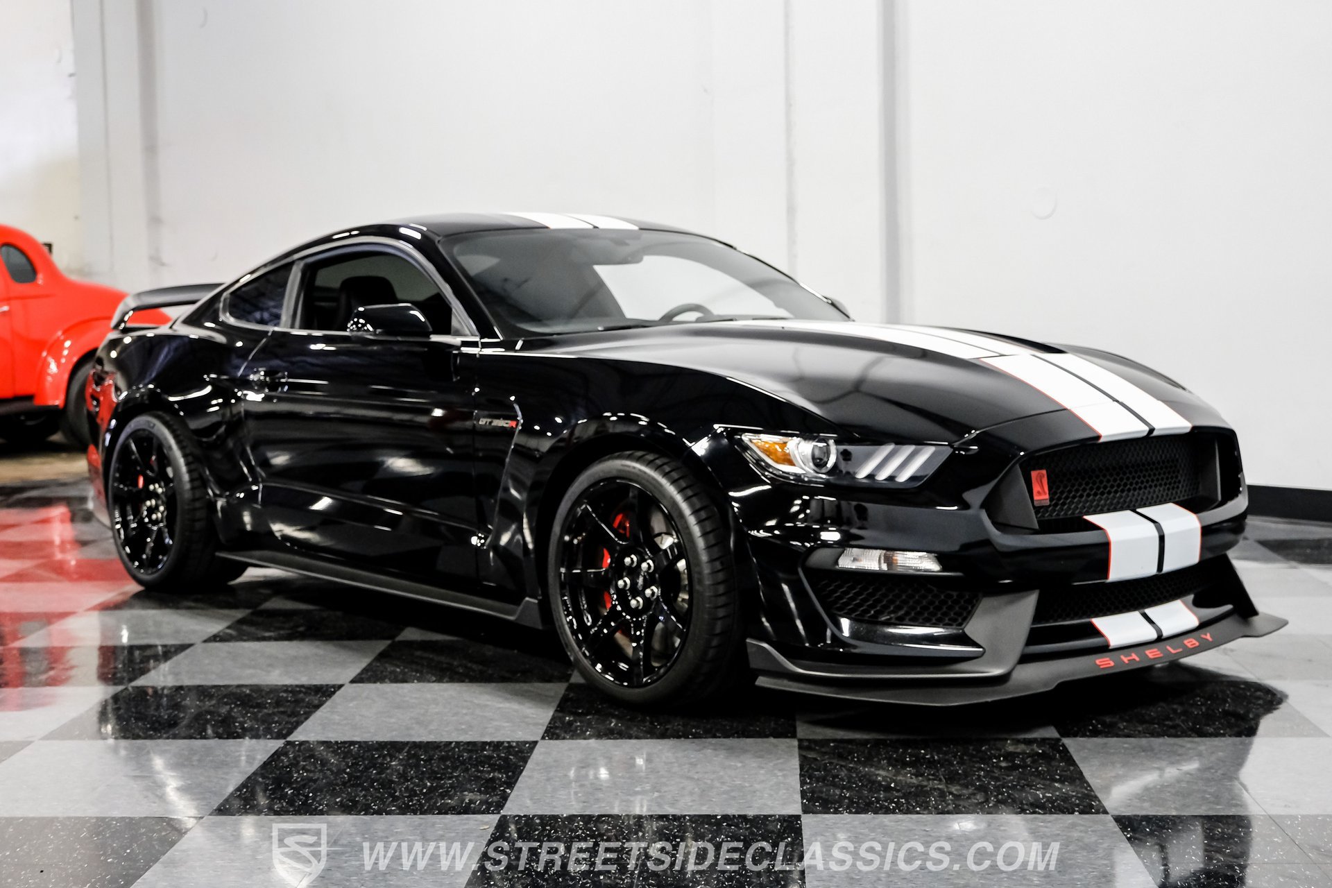 Used 2020 Ford Mustang Shelby GT350R w/ GT350R Equipment Group 920A RWD image 16