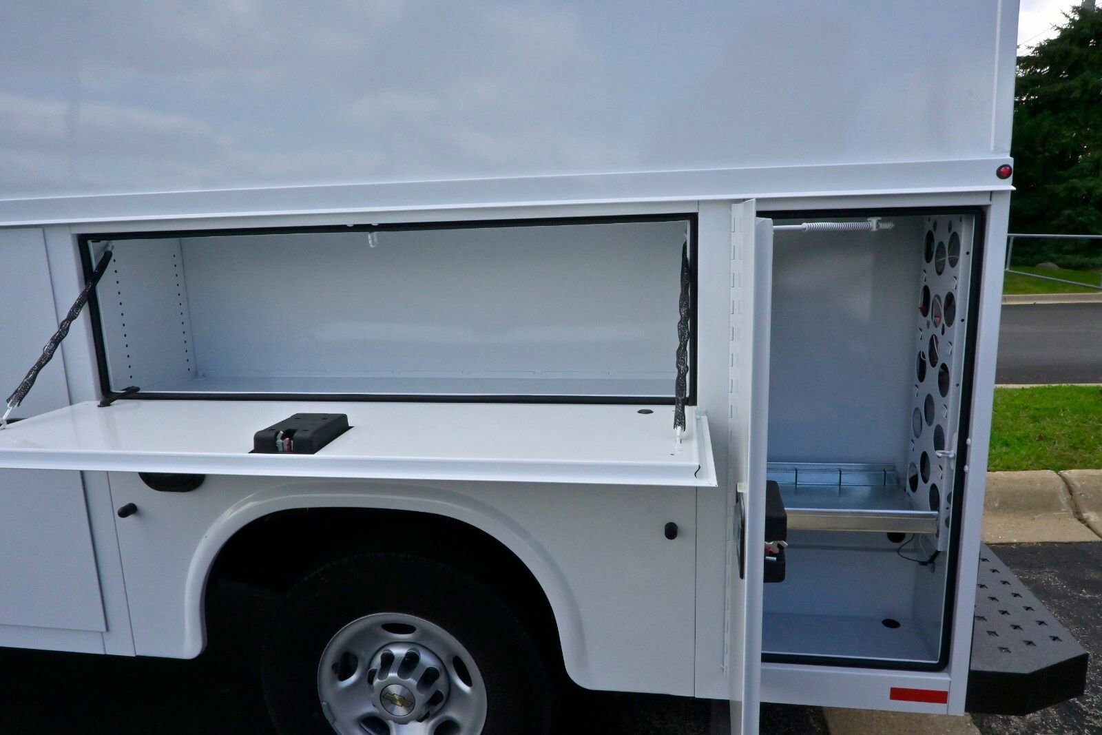 New 2025 Chevrolet Express 3500 w/ Power Convenience Package RWD image 6