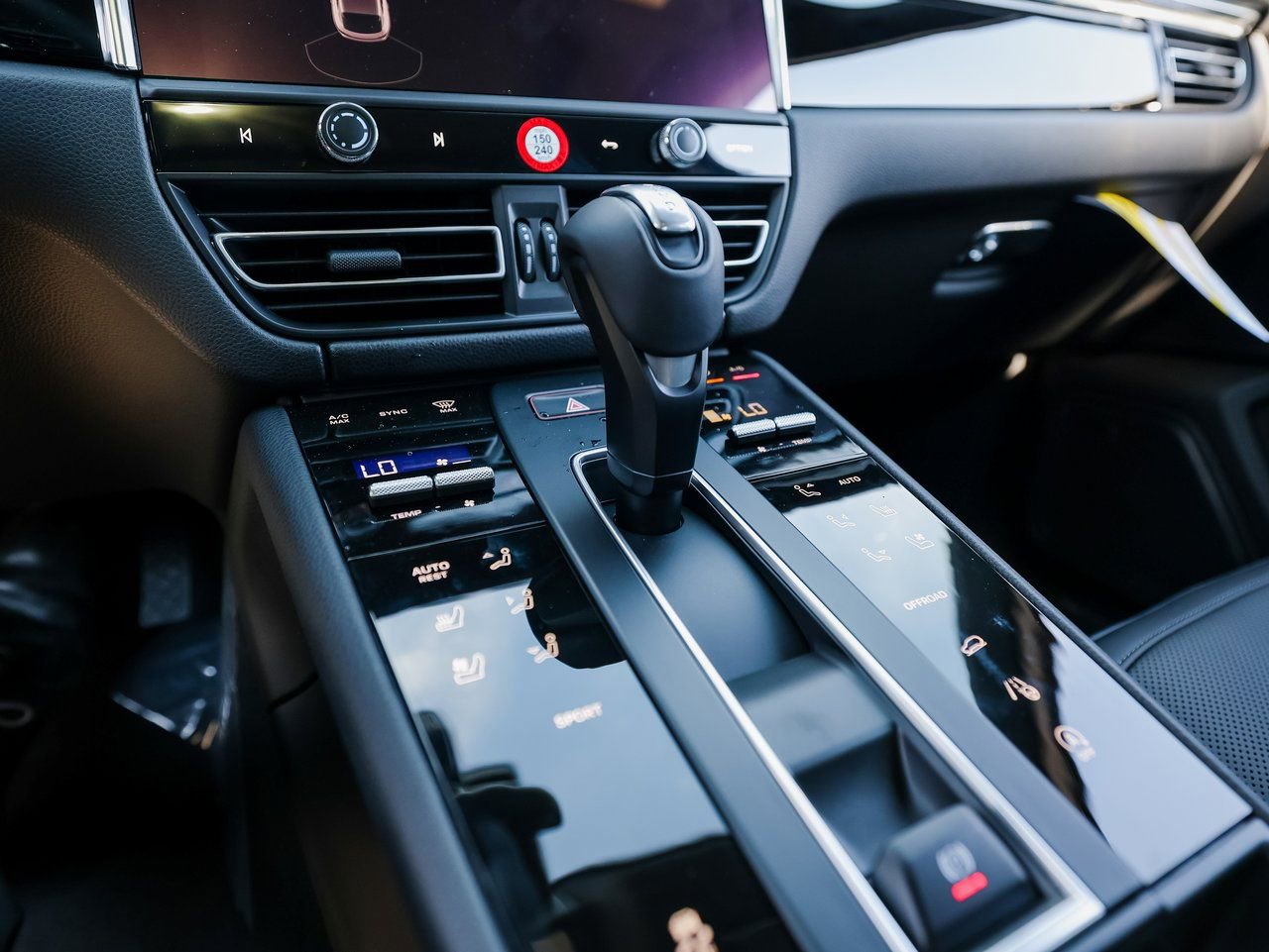 Certified 2026 Porsche Macan AWD/4WD image 20