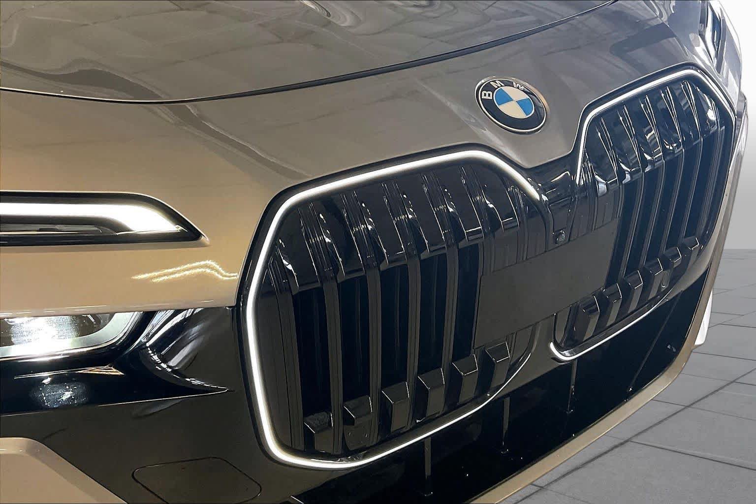 Certified 2024 BMW 760i xDrive AWD/4WD image 30