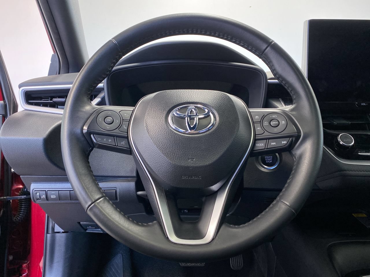 Used 2025 Toyota Corolla SE w/ SE Premium Package FWD image 21